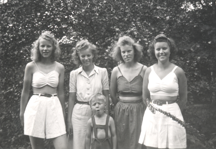 i bikini.jpg (281464 bytes)